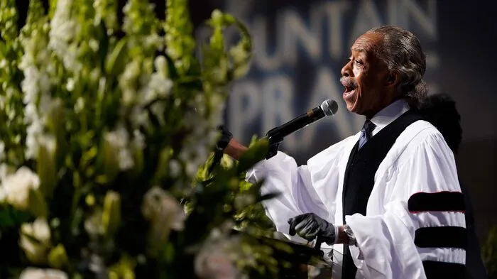 In einer emotionellen Trauerfeier haben Angehörige, Freunde, Bürgerrechtler und Politiker Abschied von dem durch Polizeigewalt getöteten Afroamerikaner George Floyd genommen.