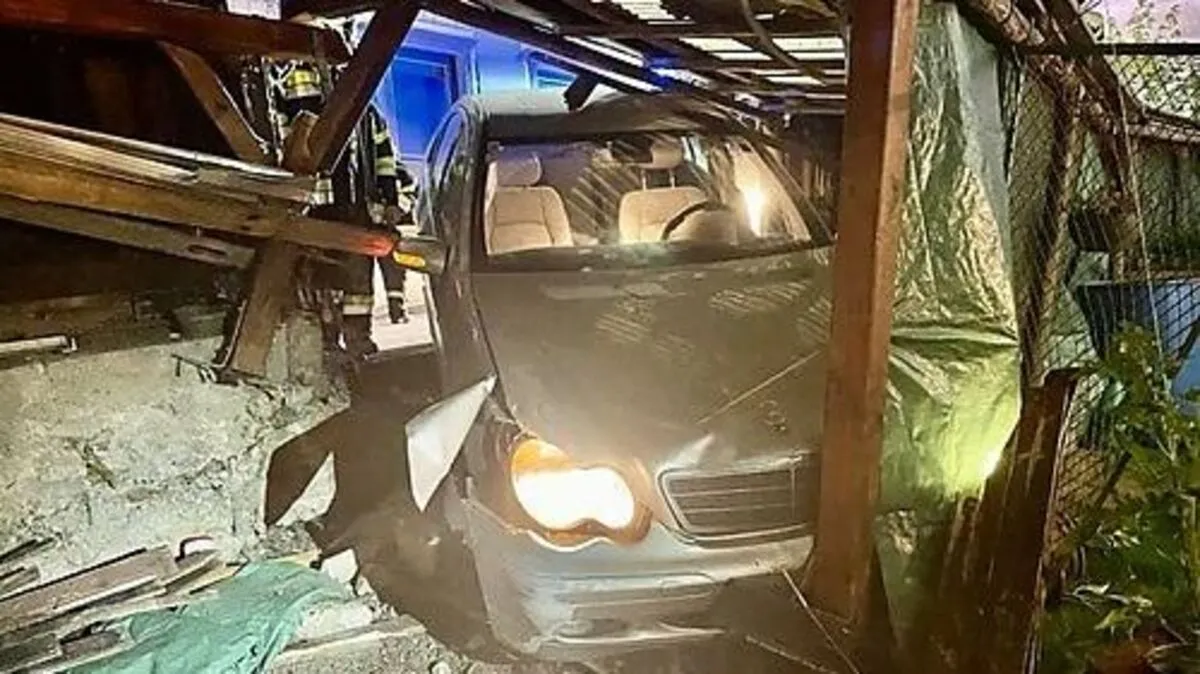 in mehreren Stufen in Carport gedonnert