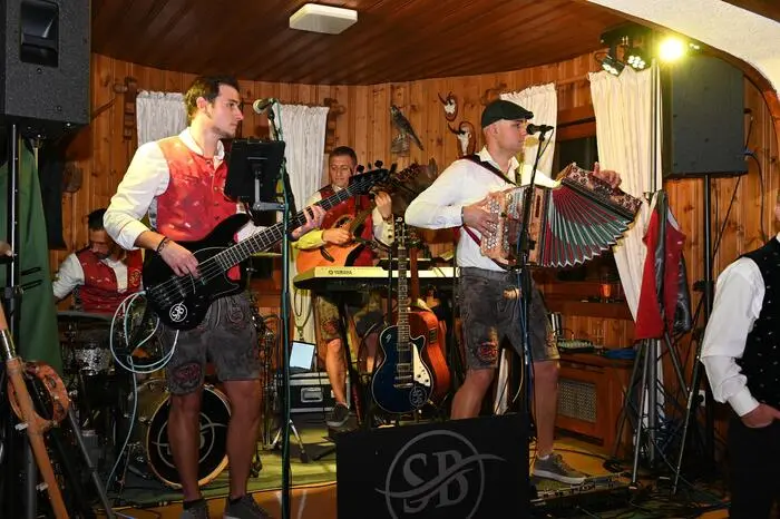 Für Tanzmusik und beste Stimmung sorgten „Die Silberbacher“.