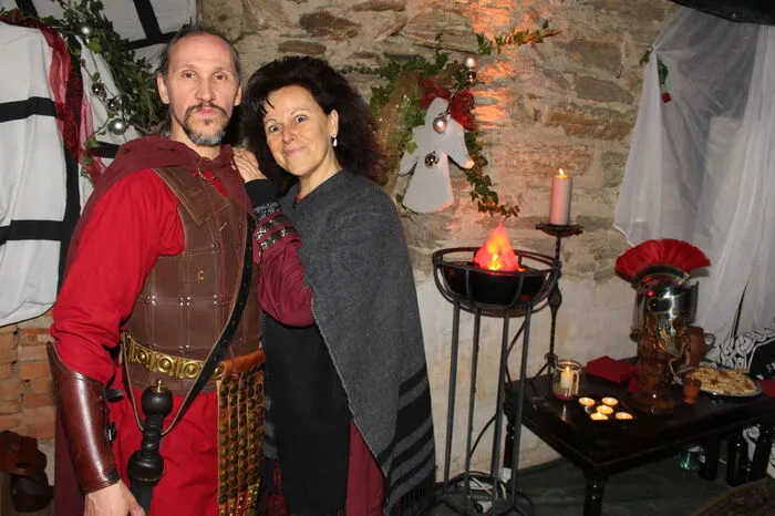 Kulinarisch verwöhnt wurden die Gäste in einer original römischen Gaststätte, einem Weinkeller und bei den Ständen mit Glühwein, Tee, Punsch und köstlichen Mehlspeisen.