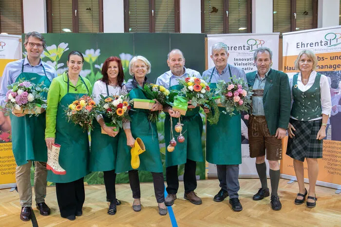 Harald Sucher (Präsident der Landarbeiterkammer Kärnten),  Silvia Häusl-Benz (Bürgermeisterin der Gemeinde Pörtschach), Waltraud Stroj (Direktorin des Bildungszentrums Ehrental), Melitta Huber (Direktorin der Agrar-Hak Althofen), Anton Heritzer (Landwirtschaftskammer Kärnten), Michael Sabath (Kleine Zeitung), Josef Pfeiler (Bildungszentrum Ehrental), Beatrix Walder (Bildungszentrum Ehrental).
