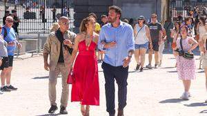 Lange, luftige Kleider dominieren die Garderobe von Jennifer Lopez in Paris