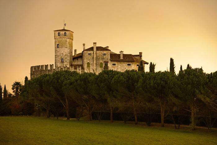 In Fagagna sind das antike Herrenhaus Casa Aquini oder an die Burg Villalta Sehenswürdigkeiten
