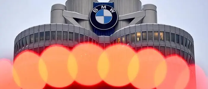 Der Personalabbau soll über reguläre Austritte, Altersteilzeit und ein Abfindungsprogramm erfolgen