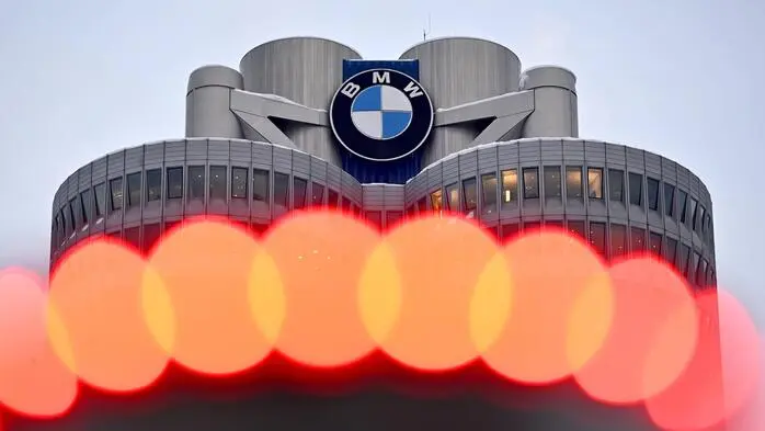 Der Personalabbau soll über reguläre Austritte, Altersteilzeit und ein Abfindungsprogramm erfolgen