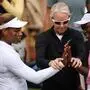 Serena Williams (links) mit Doppelpartnerin Victoria Mboko in Queens