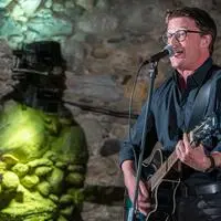 Singer-Songwriter Stefan Moser gab ein Solokonzert im Ortenburgerkeller