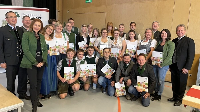 Diesen jungen Damen und Herren wurden anlässlich der 50-Jahr-Feier der landwirtschaftlichen Fachschule Kobenz ihre Facharbeiterbriefe überreicht