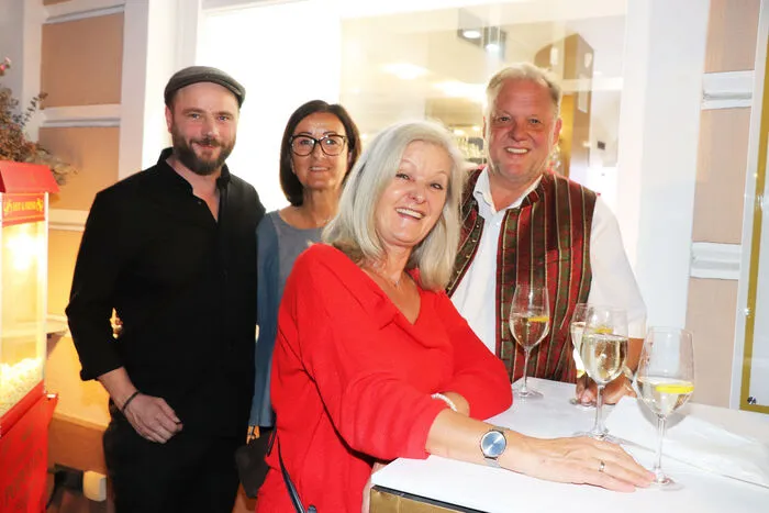 Freuten sich über den großen Erfolg von Links: Stadtrat Christoph Gräfling, Stadträtin Andrea Pecile und Bürgermeister Martin Treffner mit Gattin.