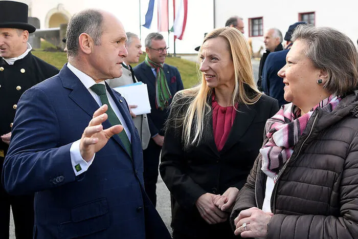 Ex-Innenminister Wolfgang Sobotka ist heute Nationalratspräsident und war als solcher in Seggau dabei. Heute hatte er Geburtstag - und eine riesige Gratulantenschar.