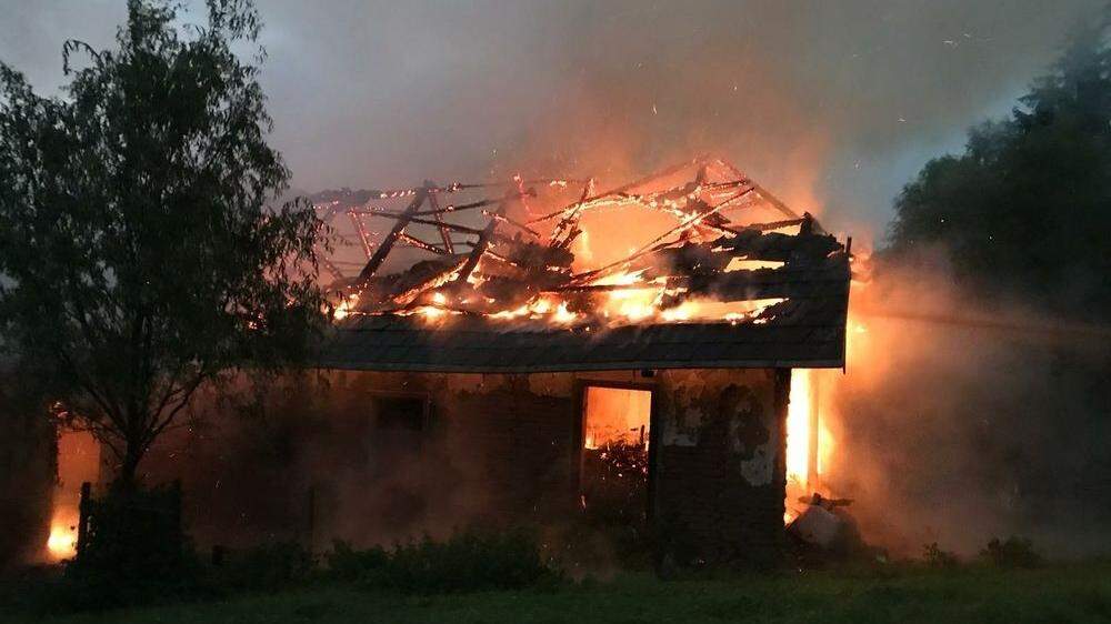 In Mühlviertel, Gemeinde St. Paul im Lavanttal, wurde ein altes Bauernhaus durch einen Brand fast gänzlich zerstört.