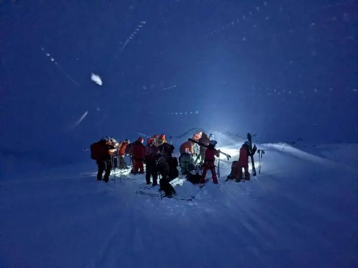 Bis spät in die Nacht war ein Teil der Bergretter dann noch auf dem Heimweg