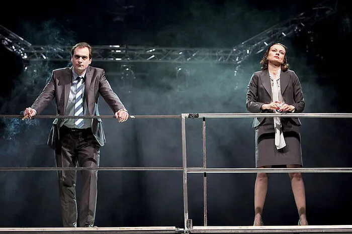Martina Stilp (mit Sebastian Reiß) in "Enron"