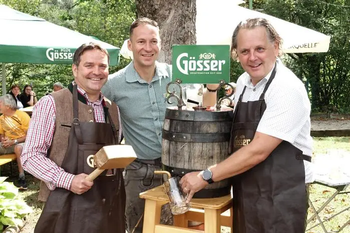 Dazu gab es einen Bieranstich mit dem Bürgermeister der Stadtgemeinde Zeltweg, Günter Reichhold.