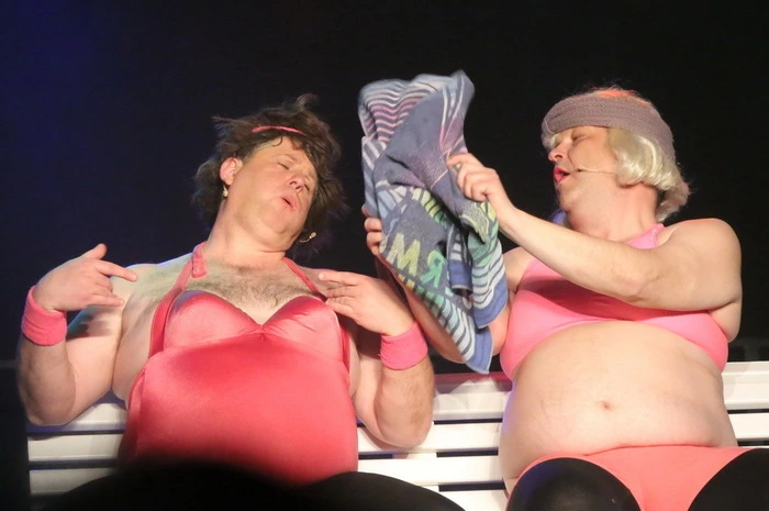 Aerobic mit Illmar Tessmann und Michael Karl.
