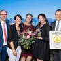 SPAR-Kauffrau Sabrina Bernhart wurde als beste Einzelhändlerin Kärntens mit der "Goldener Tanne" ausgezeichnet: Manfred Pertl, Belinda Glanzer, Maria Bernhart, Sabrina Bernhart und Paul Bacher (von links)