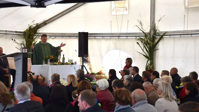Das 17. Sittersdorfer Weinfest wurde mit einer von Pfarrer Martin Horvat zelebrierten Feldmesse gestartet.