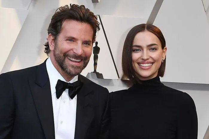Bradley Cooper mit seiner Verlobten Irina Shayk, die ebenfalls kurze Haare trägt.