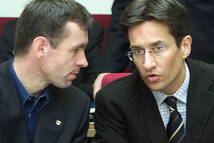 Einen Freund aus der "Buberlpartie" in Kärnten holte Karl-Heinz Grasser: Mathias Reichhold wurde im Februar 2002 Infrastrukturminister - allerdings nur für ein Jahr.
