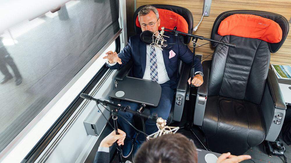 Norbert Hofer im einstündigen Podcast Gespräch im Zug von Wien nach Linz.