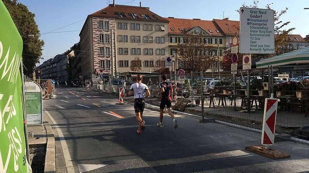 Am Sonntag gehörten die Straßen den Läufern. Am Montag quält sich dann wieder der Verkehr durch Graz
