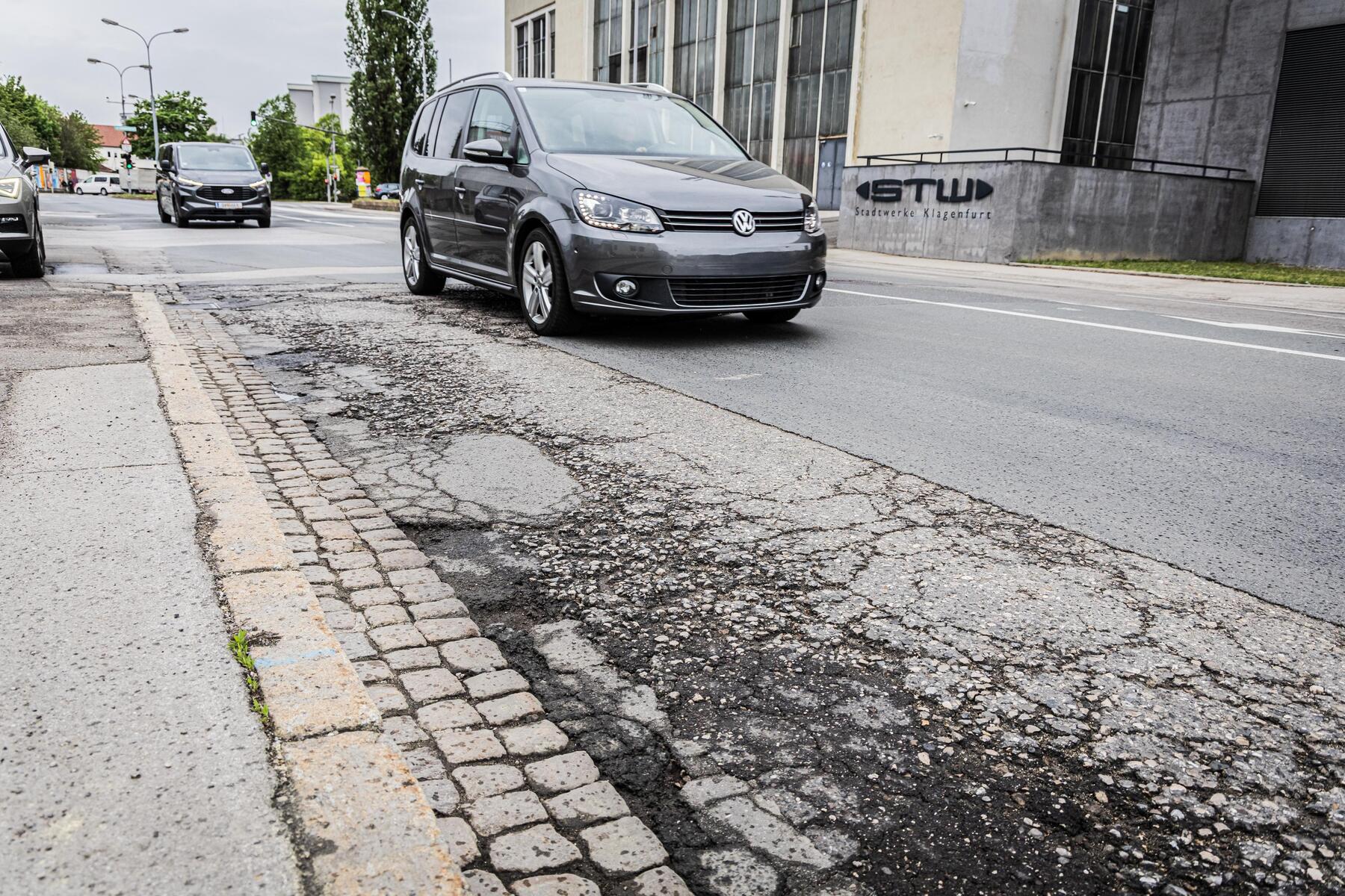 Leser entscheiden: Wo befindet sich das schlimmste Schlagloch der Stadt?