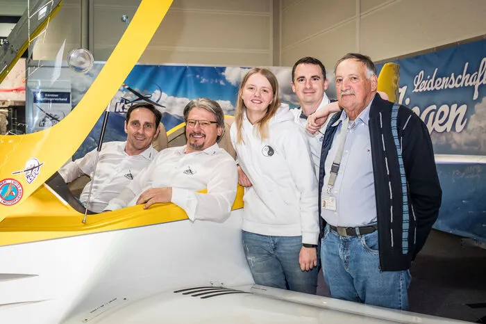 Der Kärntner Segelfliegerverband hat ein ganzes Ultraleichtflugzeug, eine FK 14, in die Messehalle 5 gestellt.