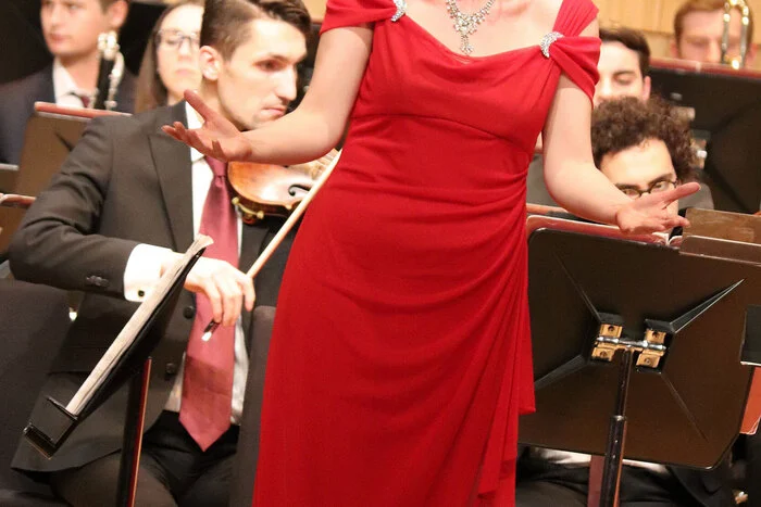 Ebenfalls auf der Besetzungsliste ein Star der Wiener Volksoper: die amerikanische Sopranistin Rebecca Nelsen. 