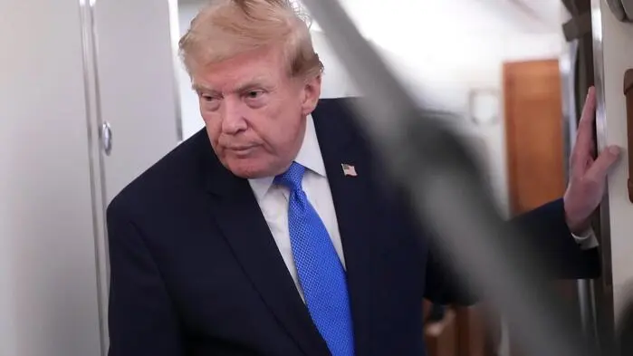 Erst kürzlich hat US-Präsident Donald Trump dem Iran mit neuen Angriffen gedroht, nun hat er diese vorerst wieder abgesagt.