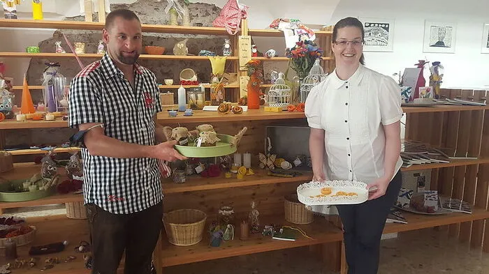 Mario Jahn und Evelyn Zlöbl in der neuen Stadtwerkstätte in St. Veit