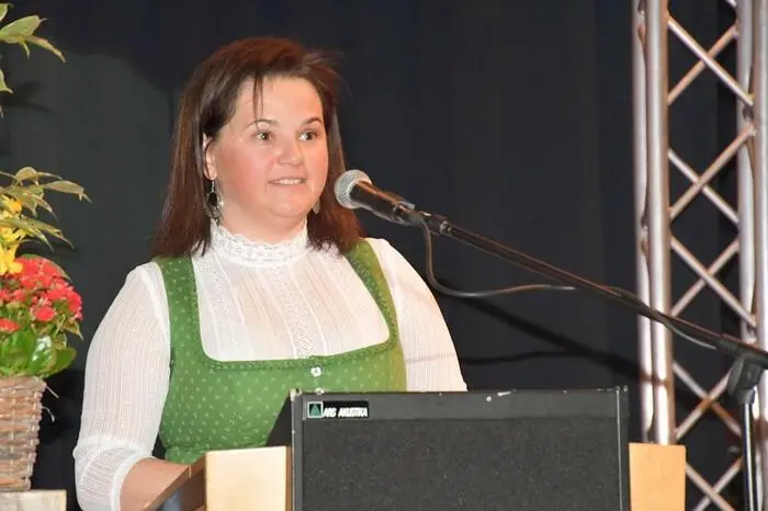 Zu Beginn hieß Leitner die Gäste willkommen. Durch das Programm führte Kathrin Bischof.