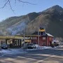 Noch gibt es dienstags an der Tankstelle in Bad Eisenkappel auch warme Speisen 