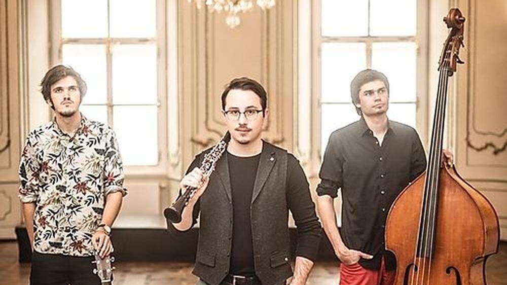 Moritz Weiß (Mitte) mit seinem Klezmer Trio und Freunden, heute via ORF-Stream live zu hören