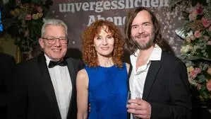 KLZ-Geschäftsführer Thomas Spann mit Schauspielerin Jutta Fastian und Herwig Zamernik