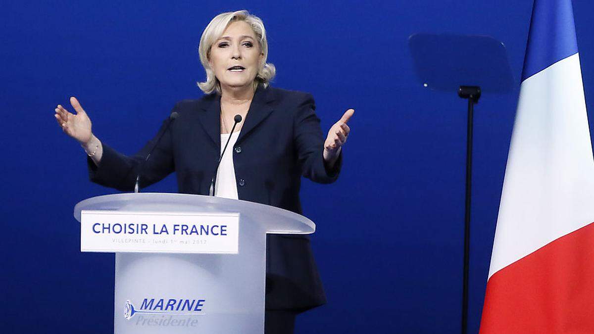 Marine Le Pen baute Redetexte Fillons ein