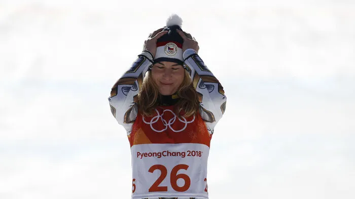 Ester Ledecka konnte es selbst kaum fassen: Mit einer Hundertstel Vorsprung holte sie Gold im alpinen Super-G.