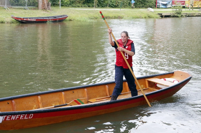 Die Zille ist ein Holzboot mit rund 7 m Länge welches durch reine Muskelkraft mit Ruder und Stecher...