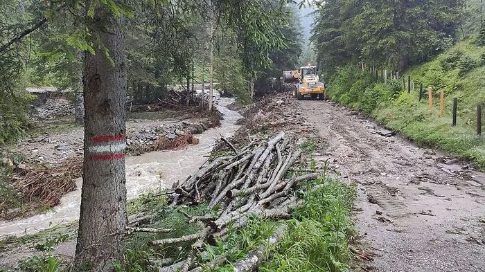 In Kaning laufen die Aufräumarbeiten auf Hochtouren