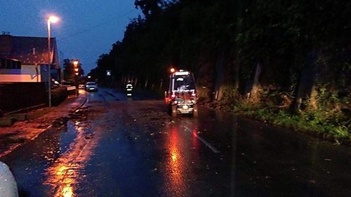 Unwetter: Murenabgang und überflutete Keller