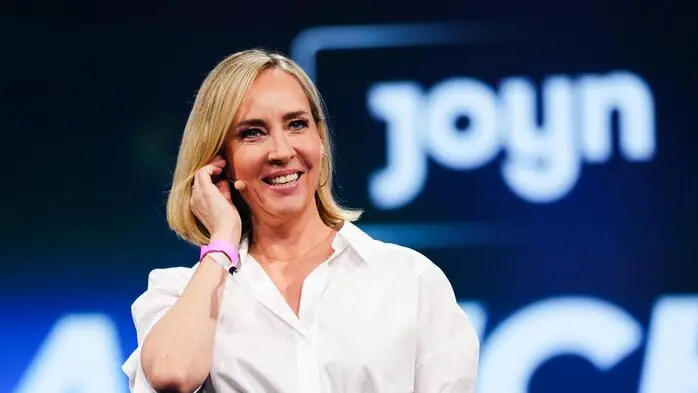 Moderatorin Nadja Bernhard