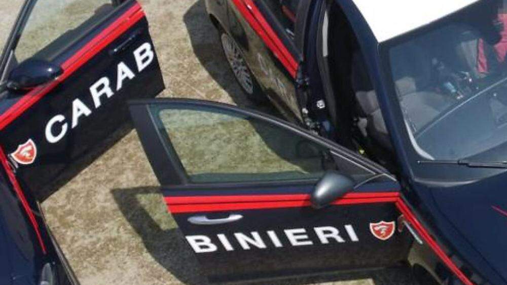 Die Carabinieri stoppten das Fahrzeug eines Österreichers in Tarvis und beschlagnahmten mitgeführte Gegenstände