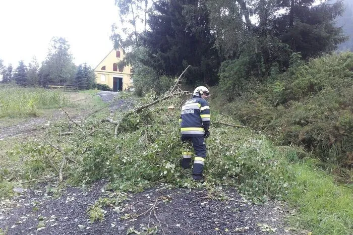 Das Kanalnetz war aufgrund eines massiven Starkregenereignisses in Kürze überlastet und lief über, auch der Rattenberger Bach trat im Ortsgebiet über die Ufer.