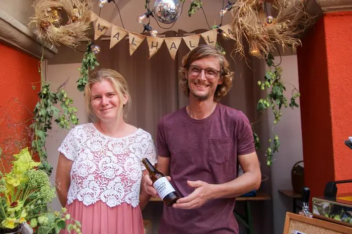 Sechs Produzenten aus der Region verköstigten ihre besten Sorten. Auf dem Bild: Walhalla Genusskulisse.