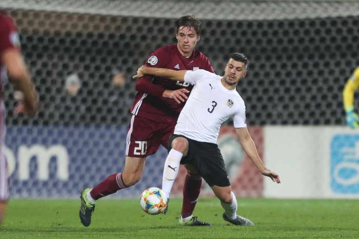 Aleksandar Dragovic: 3 Der Abwehrchef übernahm in der zweiten Hälfte die Kapitänsschleife von Baumgartlinger. War der beste Mann auf dem Platz, was aber ob der „Konkurrenz“ wenig bedeutete.