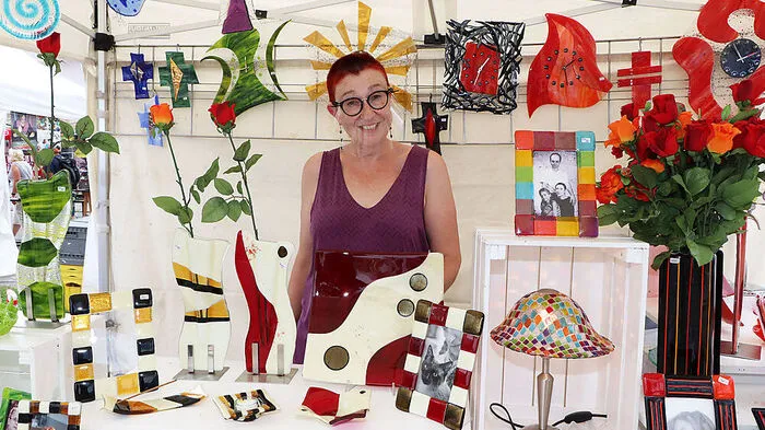 120 Kunsthandwerker aus sieben Ländern stellten ihre Werke aus (Im Bild: Barbara Henning)