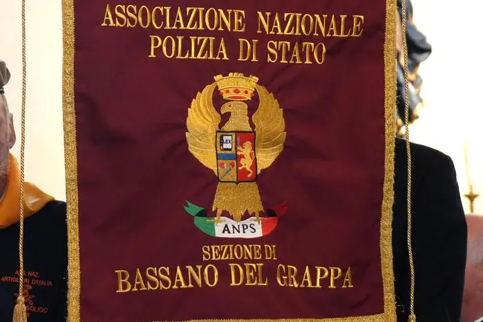Auch internationale Gäste ließen sich das Ereignis nicht entgehen: Eine Abordnung der italienischen Alpini sowie Vertreterinnen und Vertreter aus der bayerischen Partnergemeinde Kötz – darunter Bürgermeisterin Sabine Ertle – reisten eigens an.