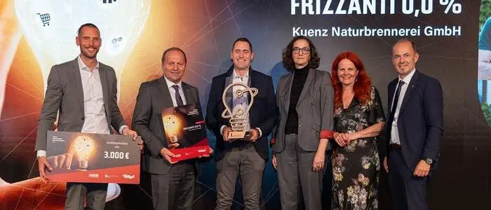Preisträger mit Gratulanten