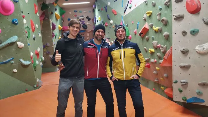 Simon Mössler, Sascha Winkler und Georg Winkler in der "Boulderbox" der Nockhalle