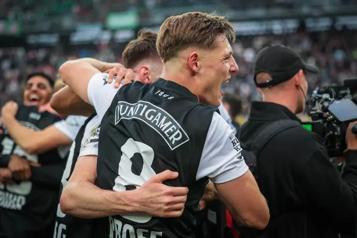 Alexander Prass jubelte über den ersten Titel in der laufenden Saison. . .