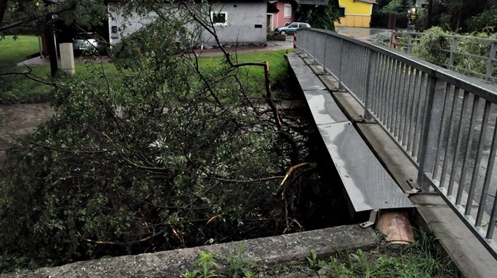 Walter Ninaus von der Wehr Voitsberg hat die Einsätze der Feuerwehren am Dienstagabend in Voitsberg, Bärnbach, Freisinggraben, Bocklochgraben, Afling und Kainach begleitet und die Aufräumarbeiten der "Florianis" bildlich festgehalten.